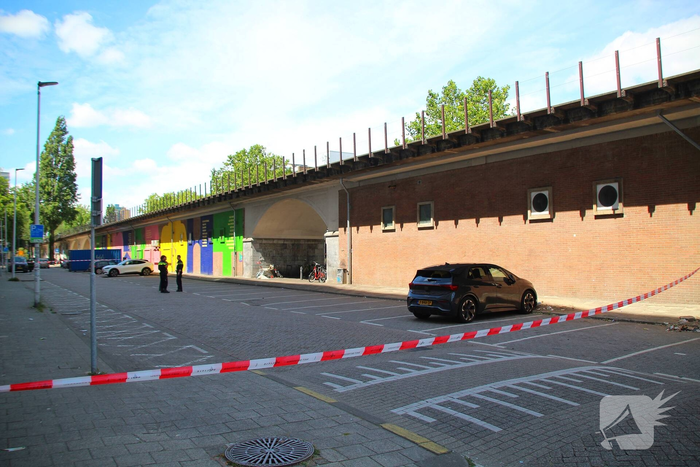Politie vind mes na steekpartij, slachtoffer naar het ziekenhuis