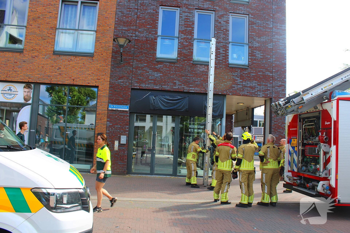 Brandweer redt vogel uit benarde positie
