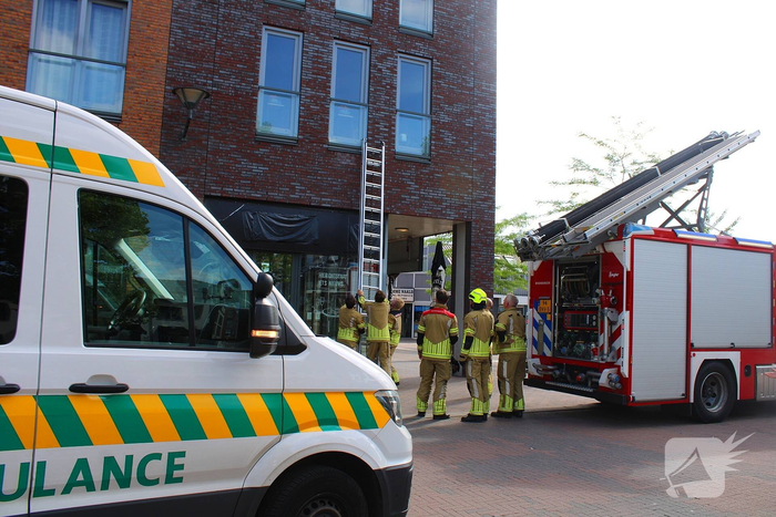 Brandweer redt vogel uit benarde positie