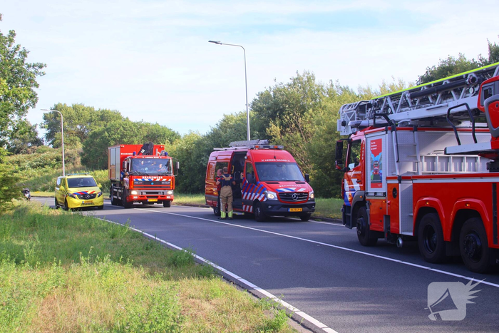 Automobiliste belandt op zijkant in sloot