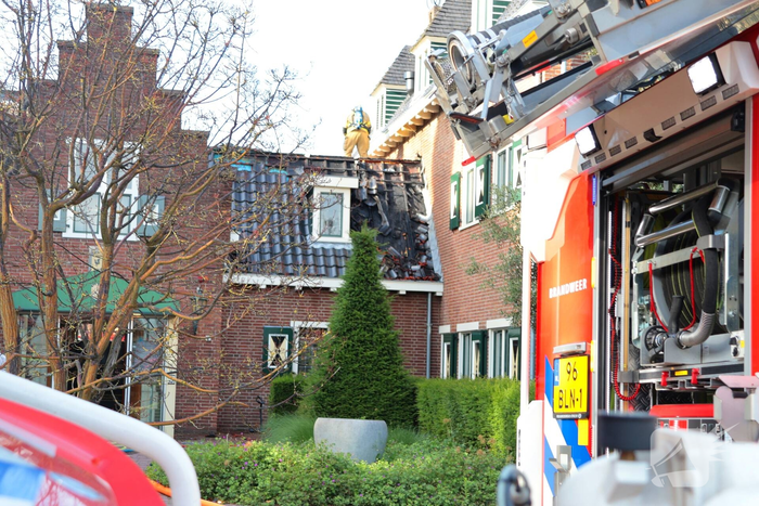 Brand in gemeentehuis vergt grote inzet brandweer
