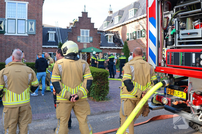 Brand in gemeentehuis vergt grote inzet brandweer
