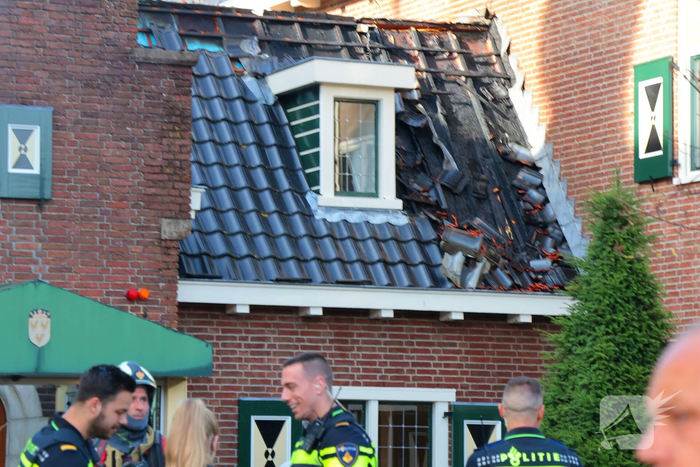 Brand in gemeentehuis vergt grote inzet brandweer