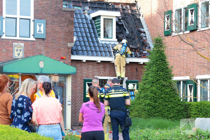 Brand in gemeentehuis vergt grote inzet brandweer
