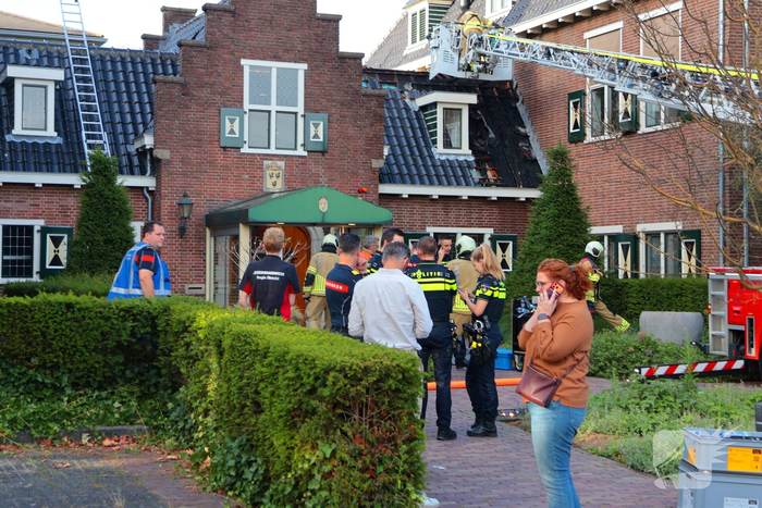 Brand in gemeentehuis vergt grote inzet brandweer