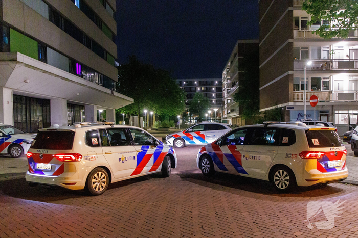 Steekincident in flatgebouw laat één gewonde achter
