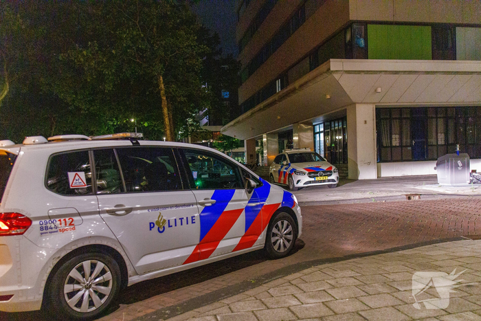 Steekincident in flatgebouw laat één gewonde achter