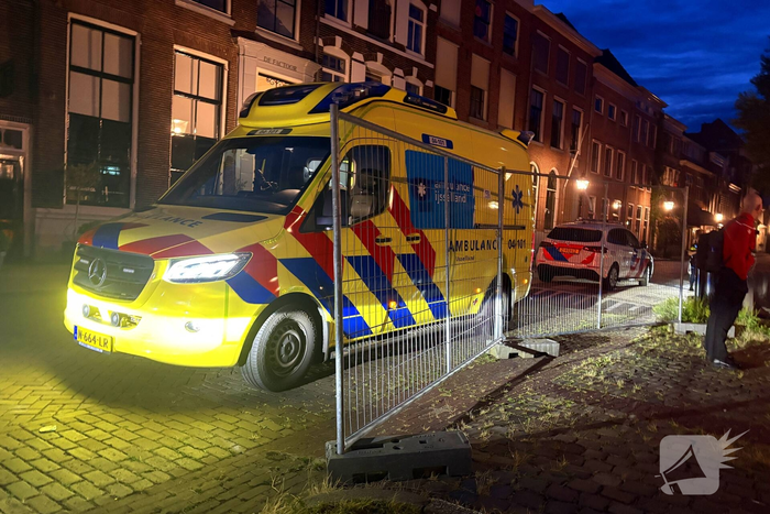 Politieagent springt het water in bij reddingsactie