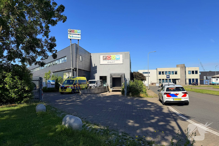 Ongeval tussen busje en heftruck bij groothandel