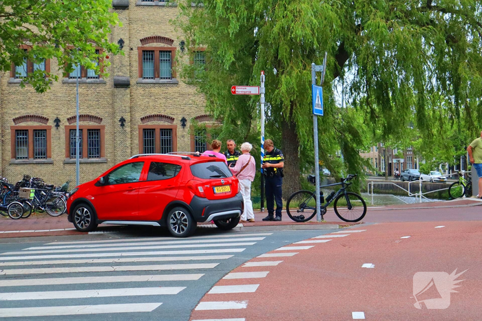 Wielrenner in botsing met personenauto