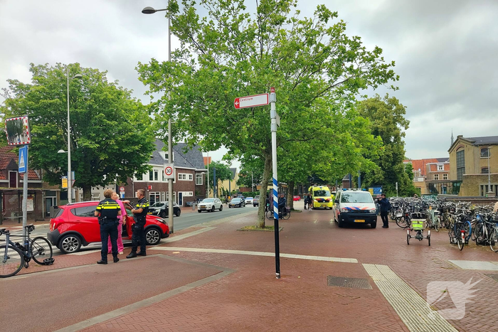 Wielrenner in botsing met personenauto