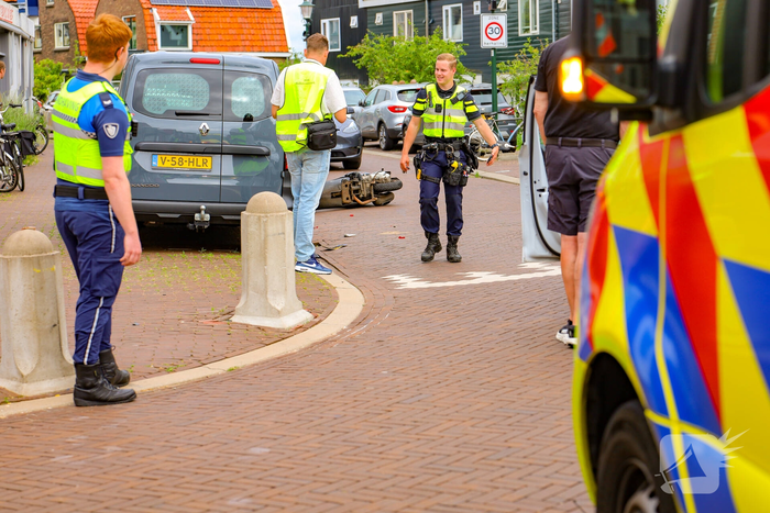 Scooterrijder gewond bij aanrijding met auto op kruising