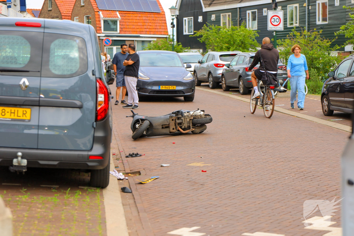 Scooterrijder gewond bij aanrijding met auto op kruising