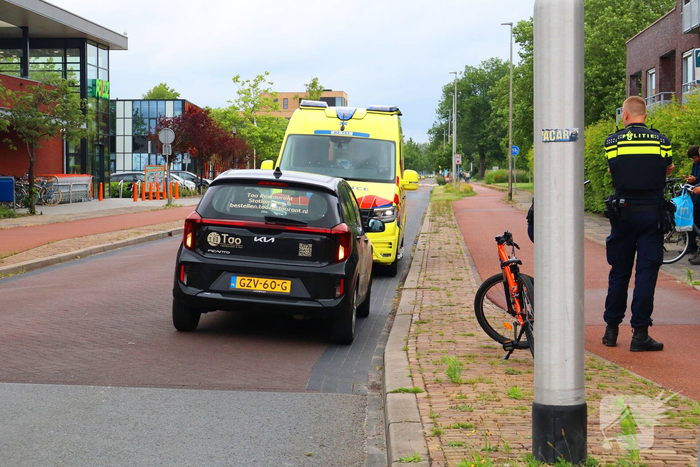 Fietser gewond bij botsing met maaltijdbezorger bij rotonde