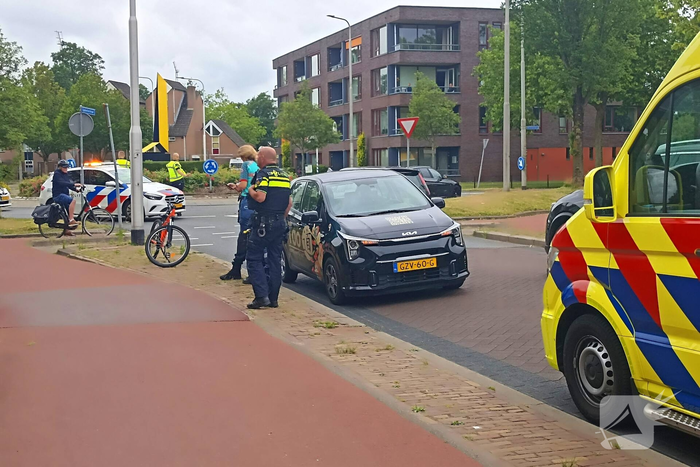 Fietser gewond bij botsing met maaltijdbezorger bij rotonde
