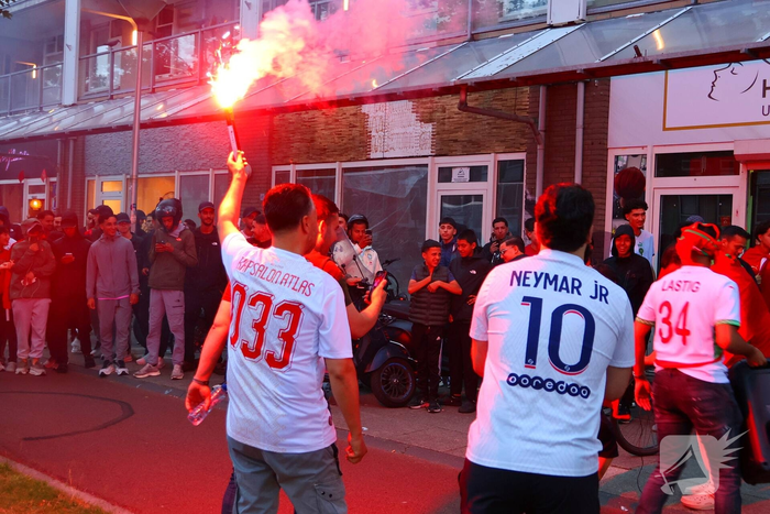 Veel onrust na wedstrijd: politie bekogeld met vuurwerk