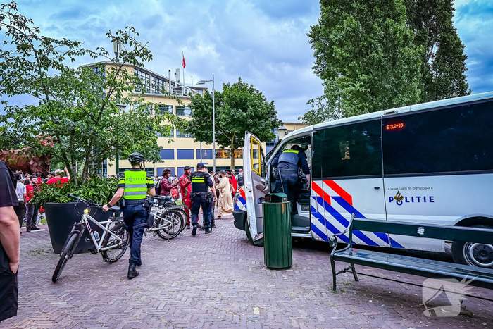Veel onrust na wedstrijd: politie bekogeld met vuurwerk