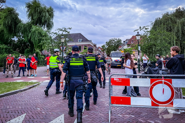 Veel onrust na wedstrijd: politie bekogeld met vuurwerk