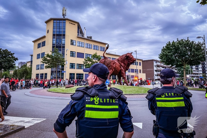 Veel onrust na wedstrijd: politie bekogeld met vuurwerk