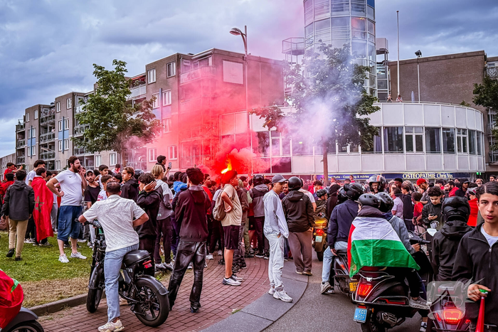 Veel onrust na wedstrijd: politie bekogeld met vuurwerk