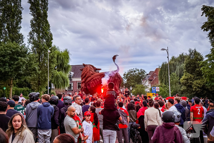 Veel onrust na wedstrijd: politie bekogeld met vuurwerk