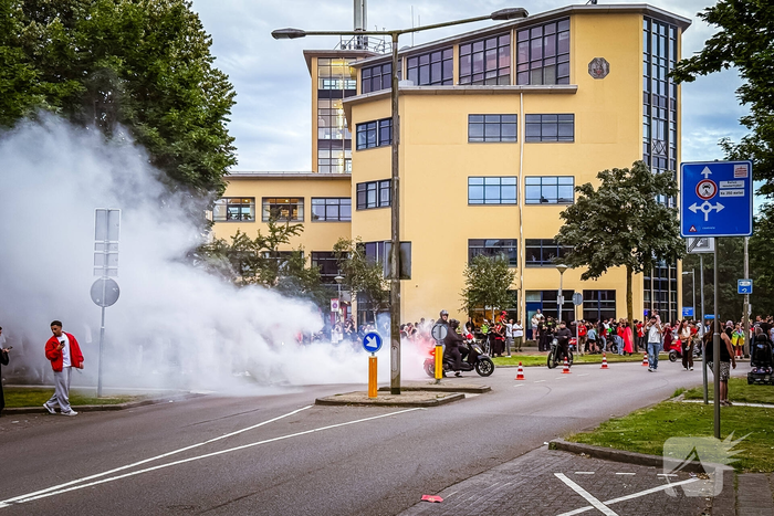 Veel onrust na wedstrijd: politie bekogeld met vuurwerk