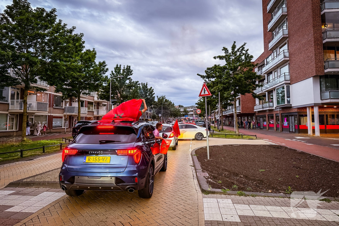 Veel onrust na wedstrijd: politie bekogeld met vuurwerk