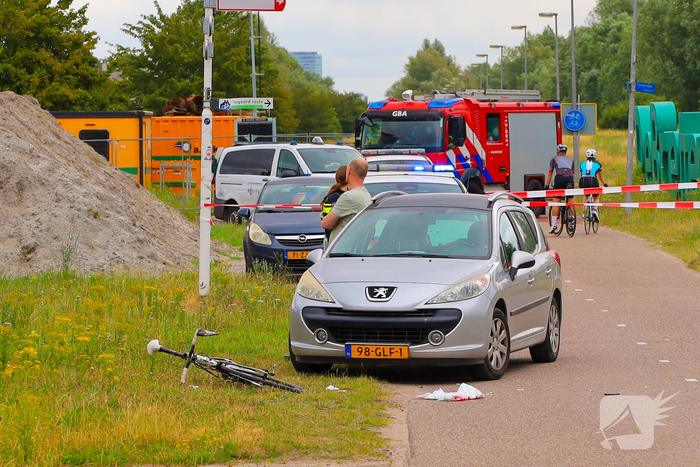 Fietser ernstig gewond na aanrijding met auto