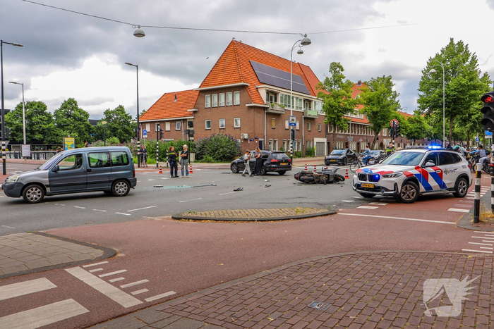 Motorrijder gewond bij aanrijding met personenauto