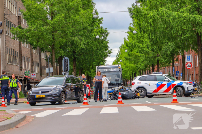 Motorrijder gewond bij aanrijding met personenauto