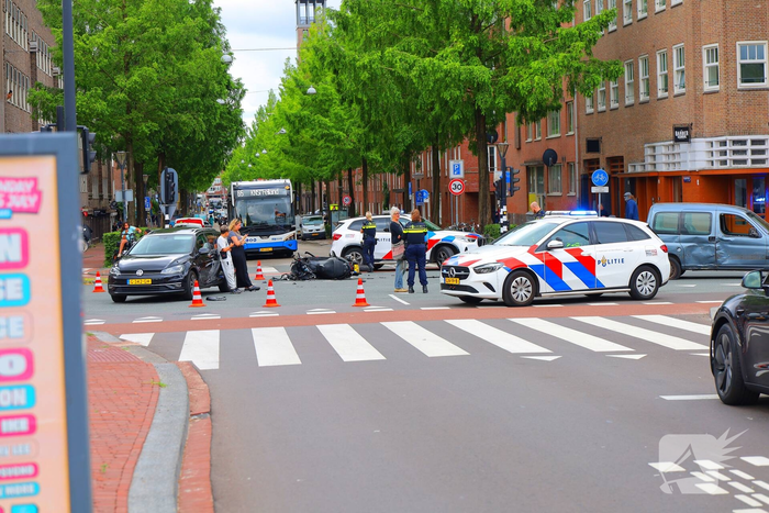 Motorrijder gewond bij aanrijding met personenauto