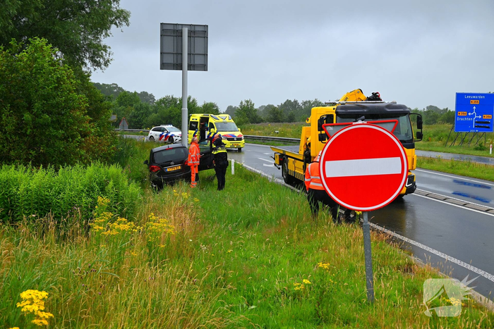 Automobilist verliest controle over het stuur