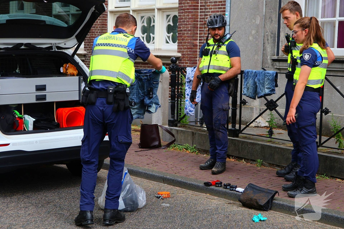 Handhavers houden verdachten aan na diefstal
