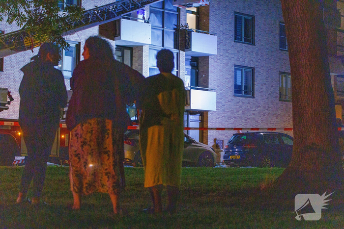 Explosie in flat leidt tot woningbrand