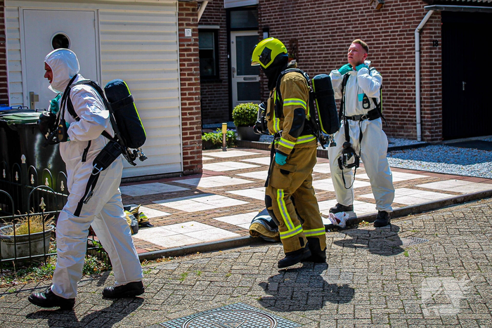 Persoon uit ernstig vervuilde woning gehaald