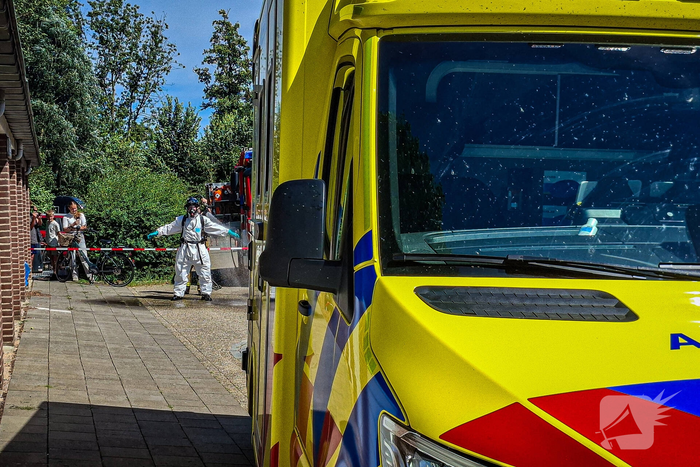 Persoon uit ernstig vervuilde woning gehaald
