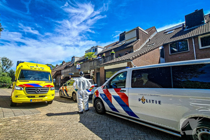 Persoon uit ernstig vervuilde woning gehaald