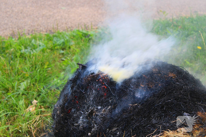 Hooibaal in brand gestoken