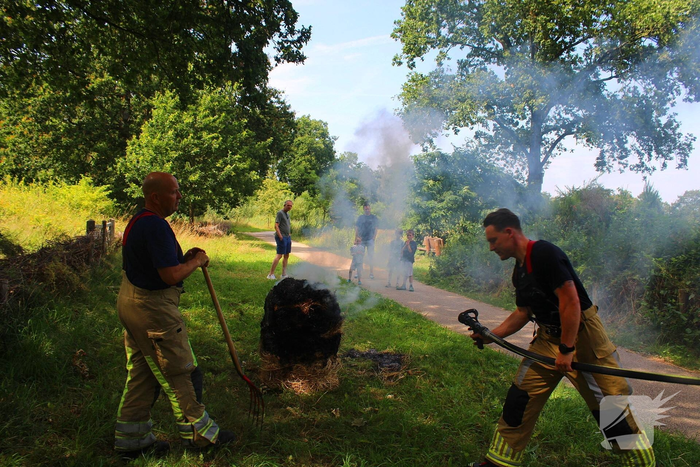 Hooibaal in brand gestoken