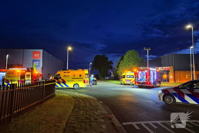 Brandweer bevrijdt bekneld slachtoffer na zware aanrijding