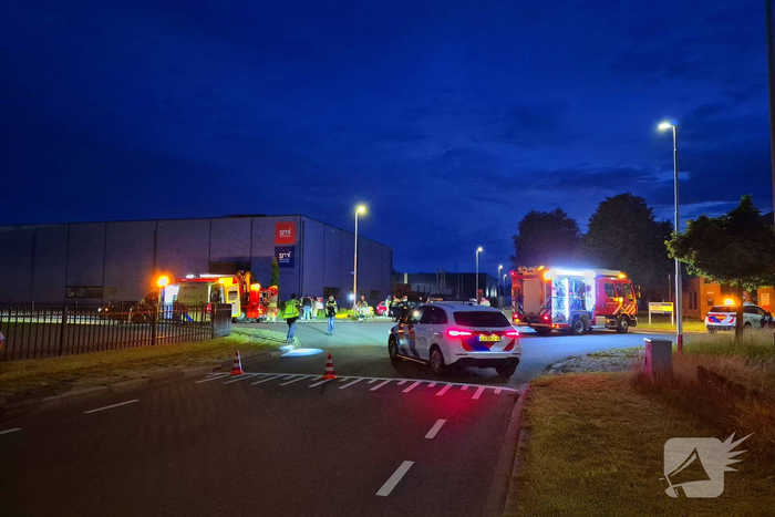 Brandweer bevrijdt bekneld slachtoffer na zware aanrijding