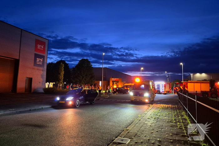 Brandweer bevrijdt bekneld slachtoffer na zware aanrijding