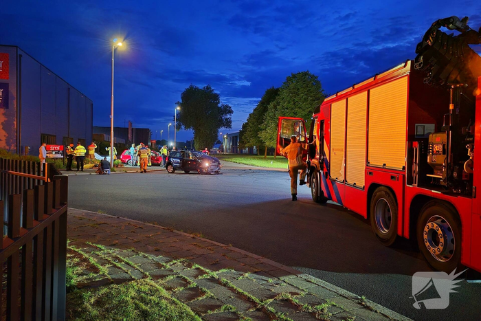 Brandweer bevrijdt bekneld slachtoffer na zware aanrijding