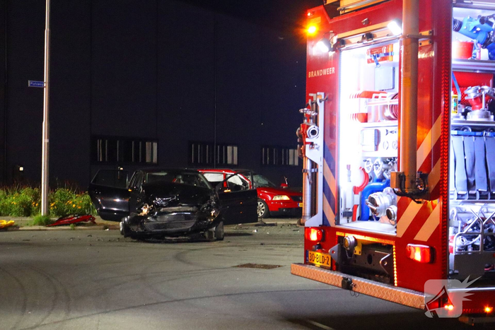 Brandweer bevrijdt bekneld slachtoffer na zware aanrijding
