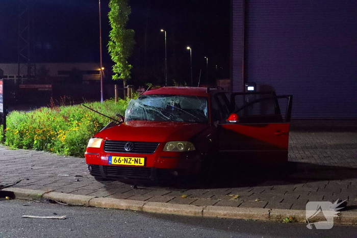 Brandweer bevrijdt bekneld slachtoffer na zware aanrijding