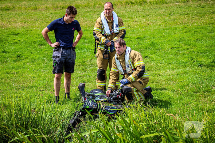 Brandweer zoekt naar slachtoffer na vondst scooter
