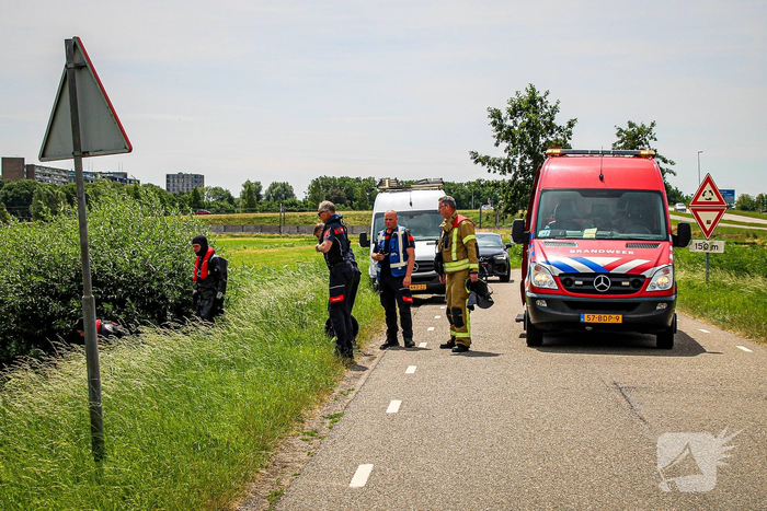 Brandweer zoekt naar slachtoffer na vondst scooter