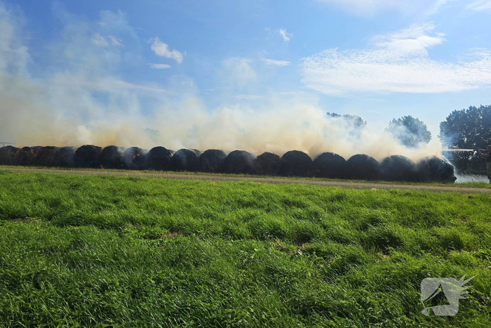 Hooibalen in brand veroorzaakt rookoverlast