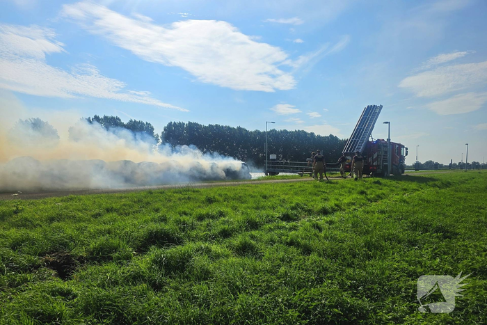 Hooibalen in brand veroorzaakt rookoverlast