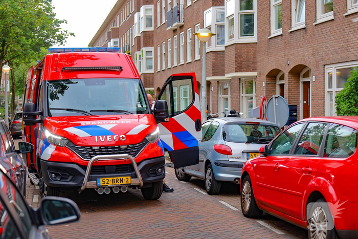 Hulpdiensten redden verward persoon uit binnentuin